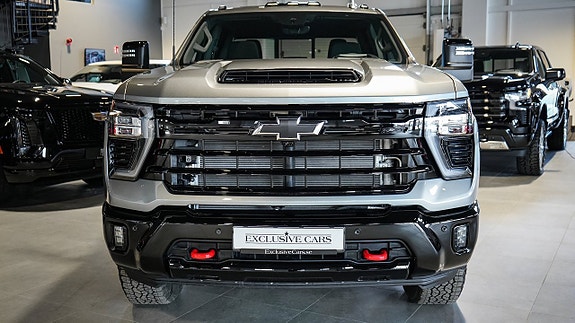 Chevrolet Silverado 2500 3 of 5