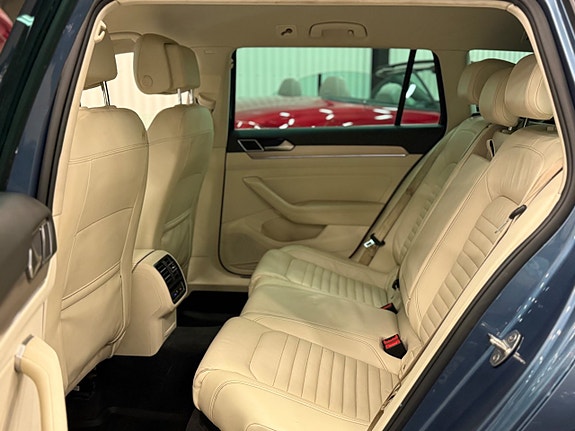 Volkswagen Passat 24 of 24
