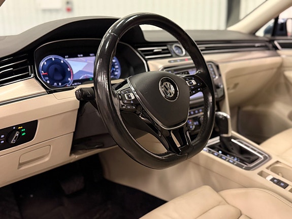 Volkswagen Passat 11 of 24