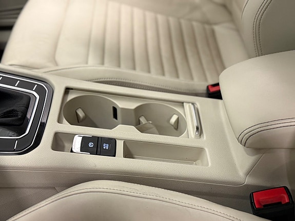 Volkswagen Passat 16 of 24