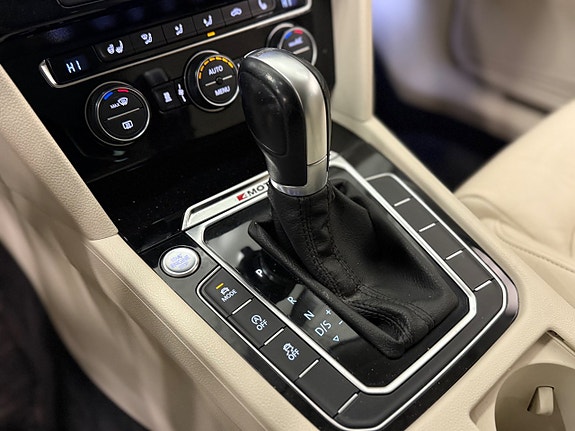 Volkswagen Passat 14 of 24