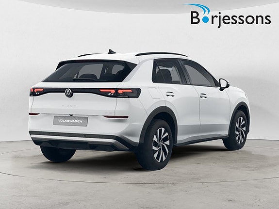 Volkswagen T-Roc 3 of 3