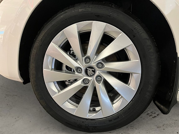 Skoda Octavia 6 of 17