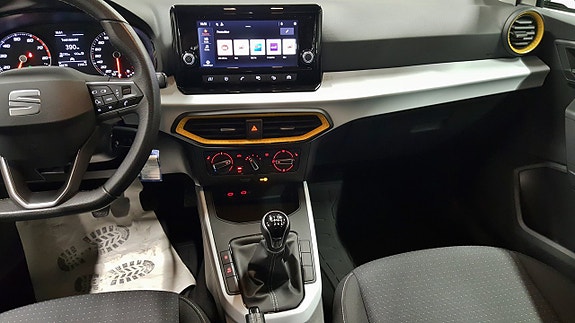 Seat Arona 15 of 21