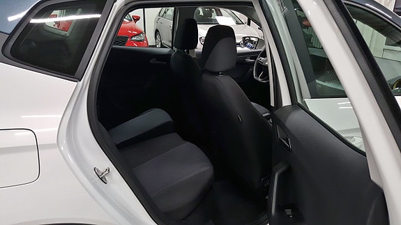 Seat Arona 9 of 21
