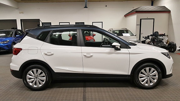 Seat Arona 8 of 21