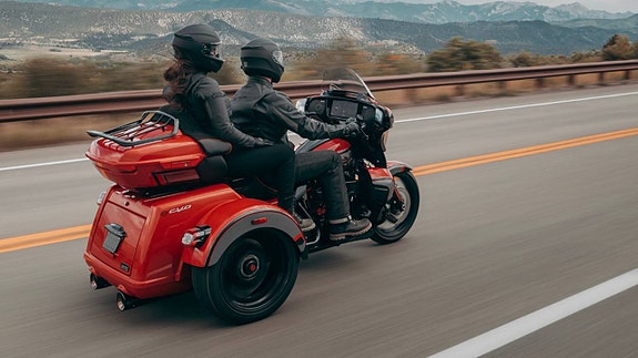 Harley-Davidson CVO Street Glide 3 3 of 5