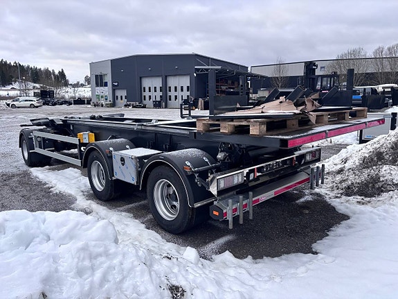 BKs SHIFT WHEELER 30T, 3-axlad Lastväxlarsläp med tipp LAGER
