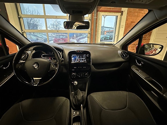 Renault Clio 19 of 22