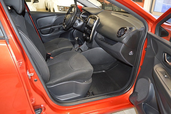 Renault Clio 16 of 22