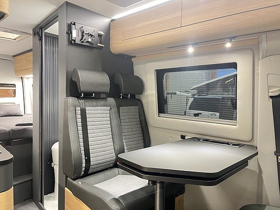Adria TWIN MAX 680 SLB (MAN+Adaptiv+Pano+Långbädd+Aut 180hk) 12 of 25