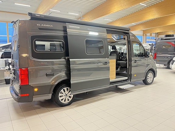 Adria TWIN MAX 680 SLB (MAN+Adaptiv+Pano+Långbädd+Aut 180hk) 3 of 25
