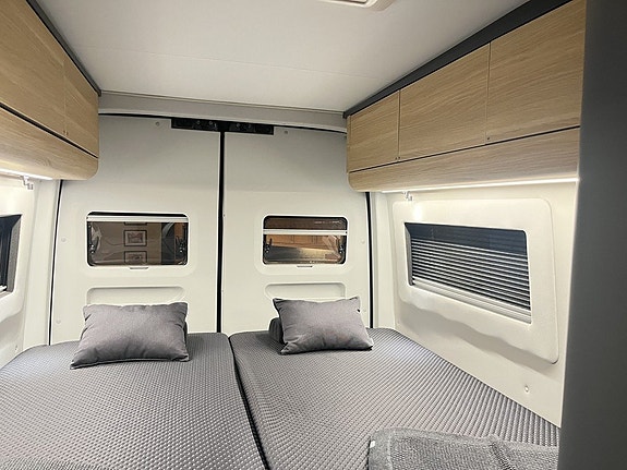 Adria TWIN MAX 680 SLB (MAN+Adaptiv+Pano+Långbädd+Aut 180hk) 19 of 25
