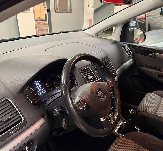 Volkswagen Sharan 3 of 3