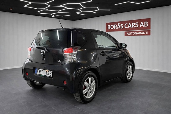 Toyota IQ 2 of 5