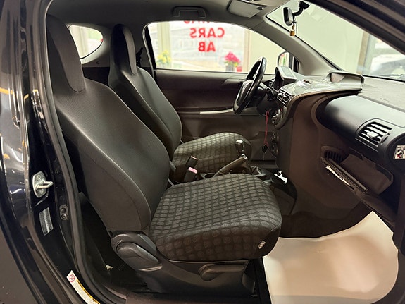Toyota IQ 4 of 5
