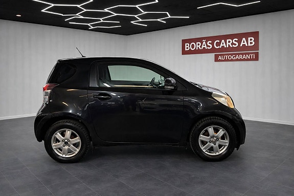Toyota IQ 3 of 5