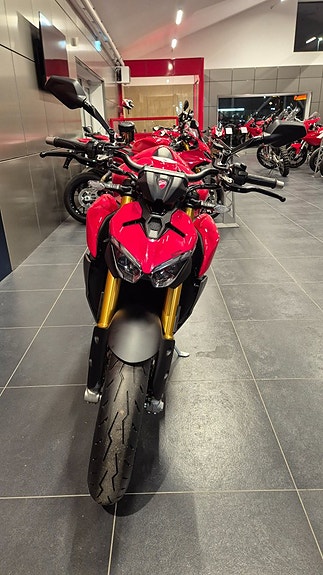 Ducati Streetfighter  V2S 6 of 10