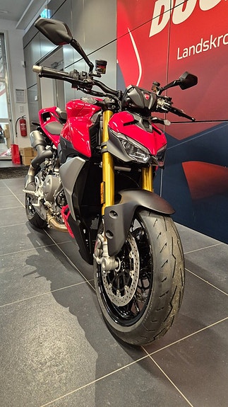Ducati Streetfighter  V2S 9 of 10