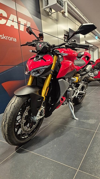 Ducati Streetfighter  V2S 3 of 10