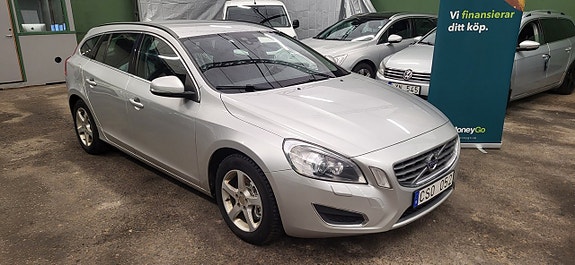 Volvo V60 2 of 5
