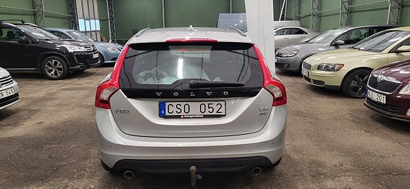 Volvo V60 4 of 5