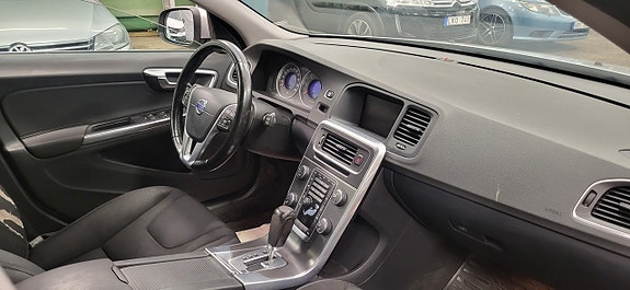 Volvo V60 9 of 14