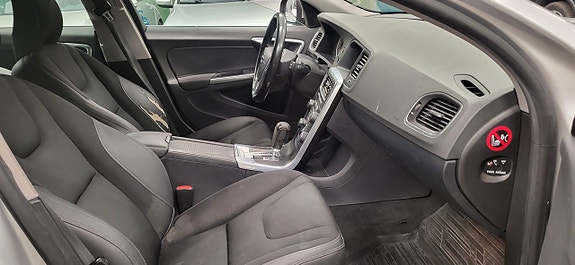 Volvo V60 10 of 14