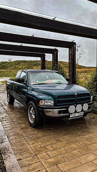 Dodge RAM 1500 2 of 7