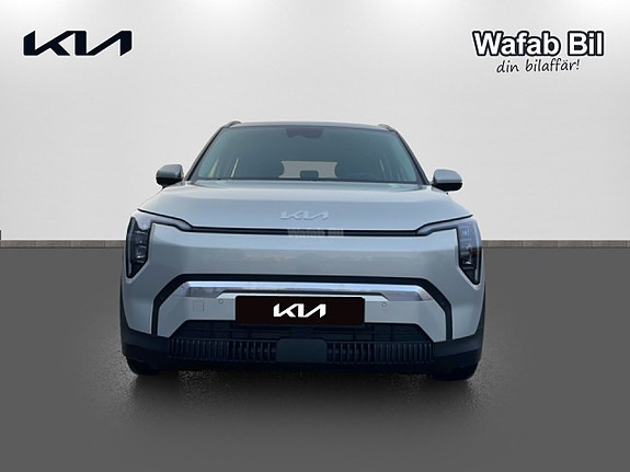 Kia EV3 2 of 15