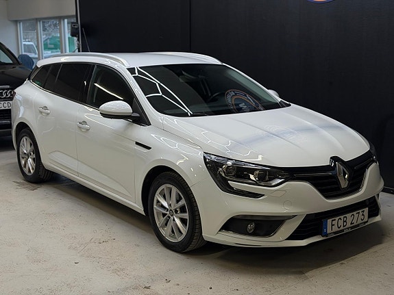 Renault Megane IV 2 of 5