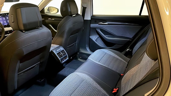 Skoda Superb 11 of 17