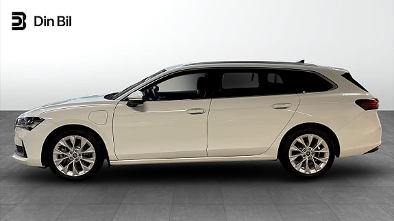 Skoda Superb 2 of 5