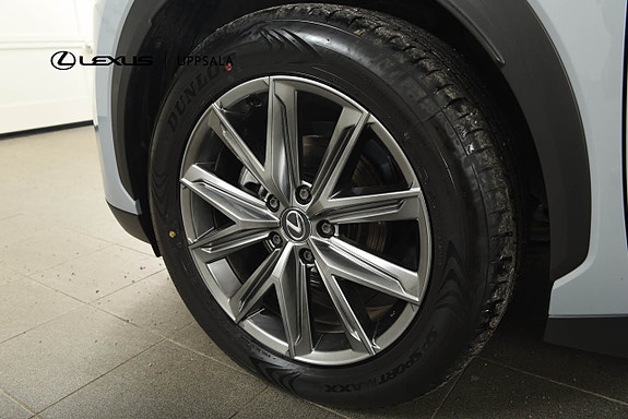 Lexus LBX 19 of 20