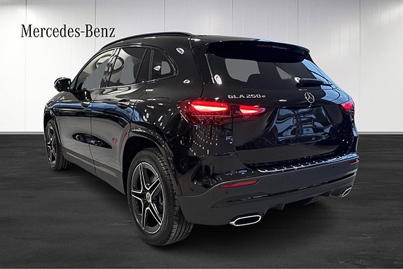 Mercedes-Benz GLA250 e 4 of 17