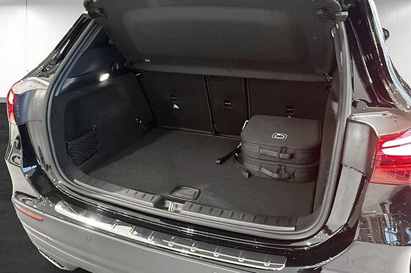 Mercedes-Benz GLA250 e 15 of 17