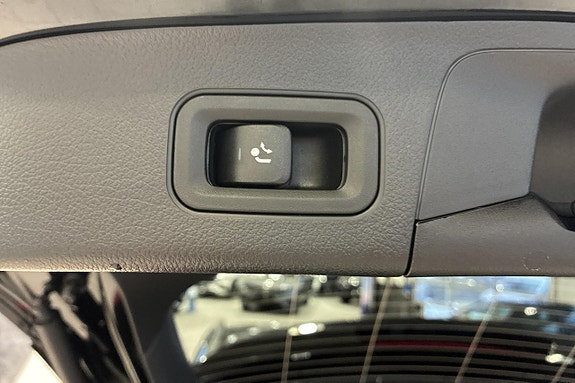 Mercedes-Benz GLA250 e 16 of 17
