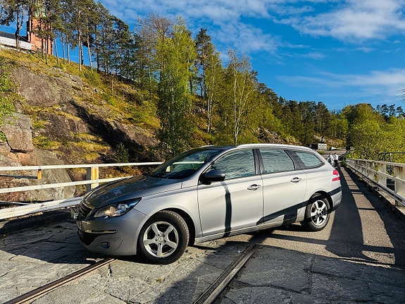Peugeot 308 SW 3 of 5