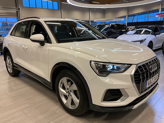 Audi Q3 3 of 5
