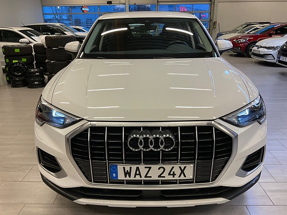 Audi Q3 2 of 5