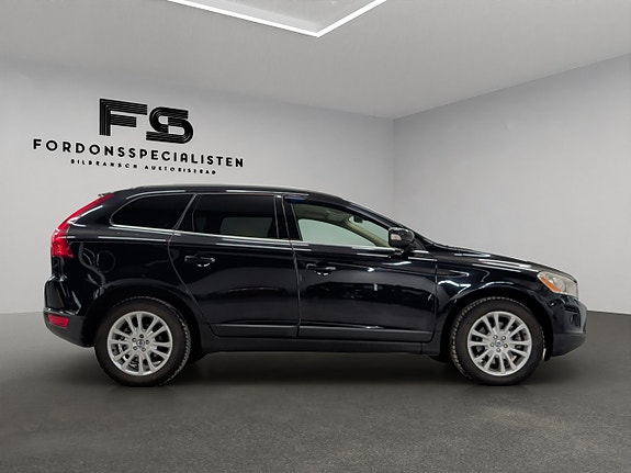 Volvo XC60 2 of 5
