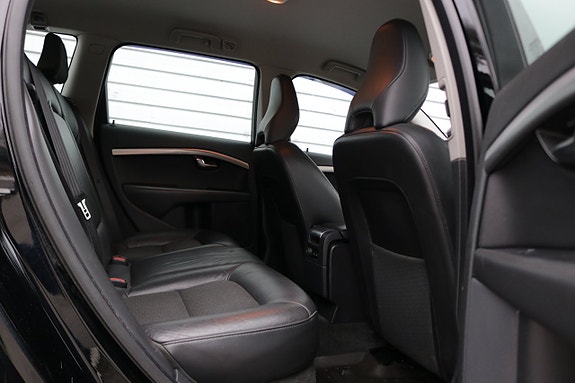 Volvo V70 12 of 16