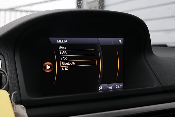 Volvo V70 7 of 16