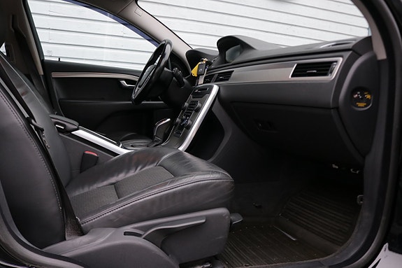 Volvo V70 11 of 16
