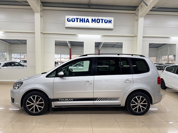 Volkswagen Touran 2 of 5
