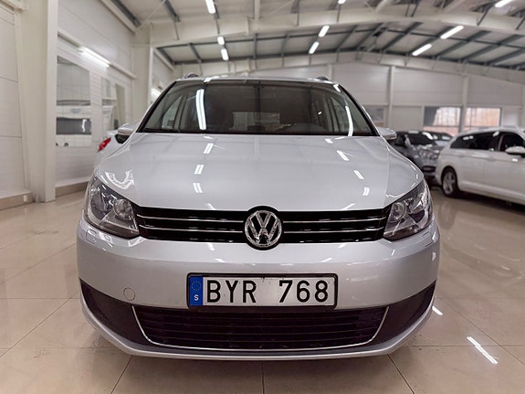 Volkswagen Touran 3 of 5