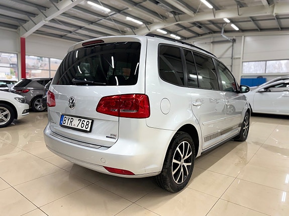 Volkswagen Touran 5 of 5