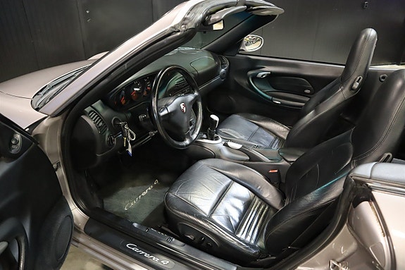 Porsche 911 Carrera 4 9 of 27