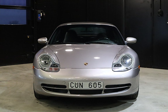 Porsche 911 Carrera 4 4 of 5