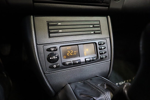 Porsche 911 Carrera 4 16 of 27